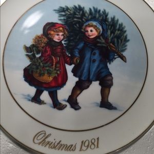 Vintage Avon Christmas Plate - 1981